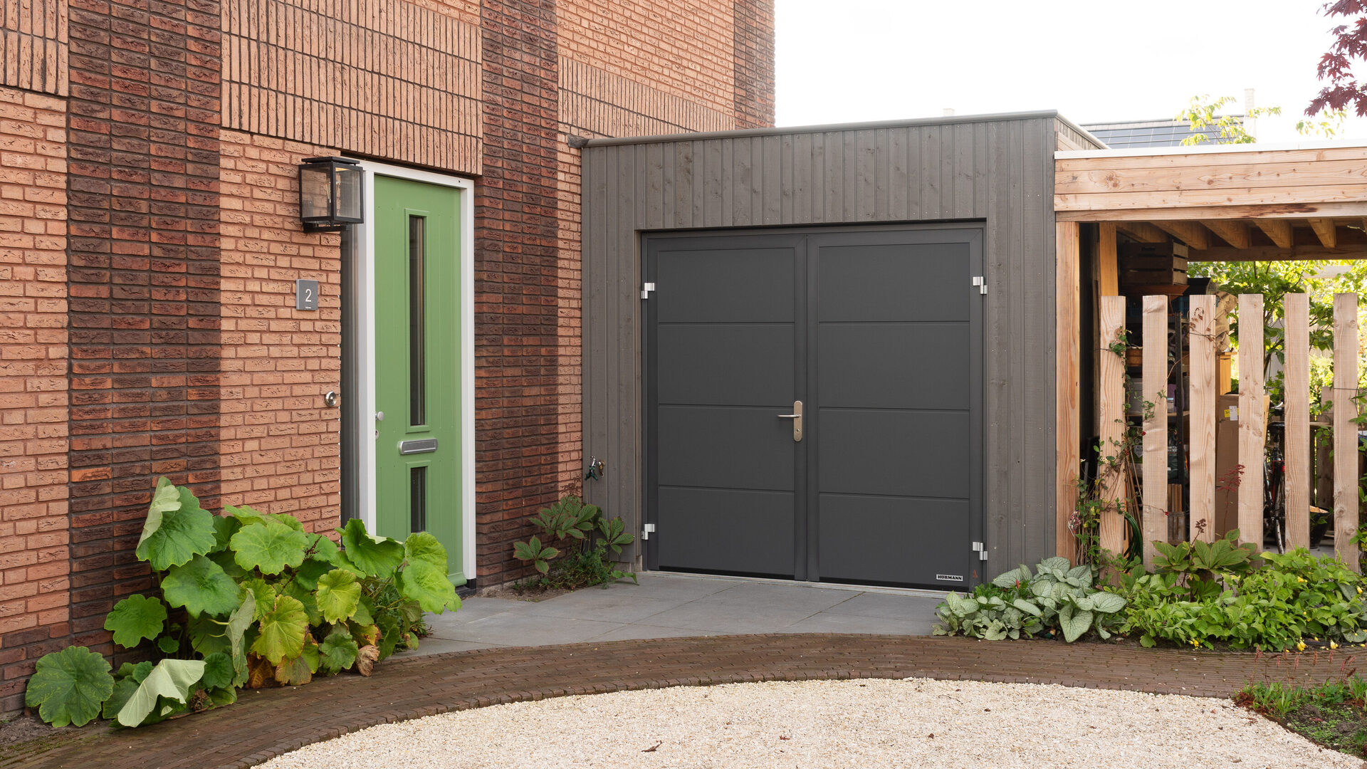 Hormann-openslaande_garagedeur